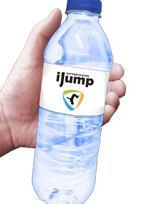 בקבוק מים מינרלים ממותג