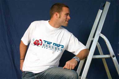 חולצה ממותגת חולצה ממותגת